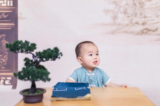 肥城怀孕肚子中间凹两边凸